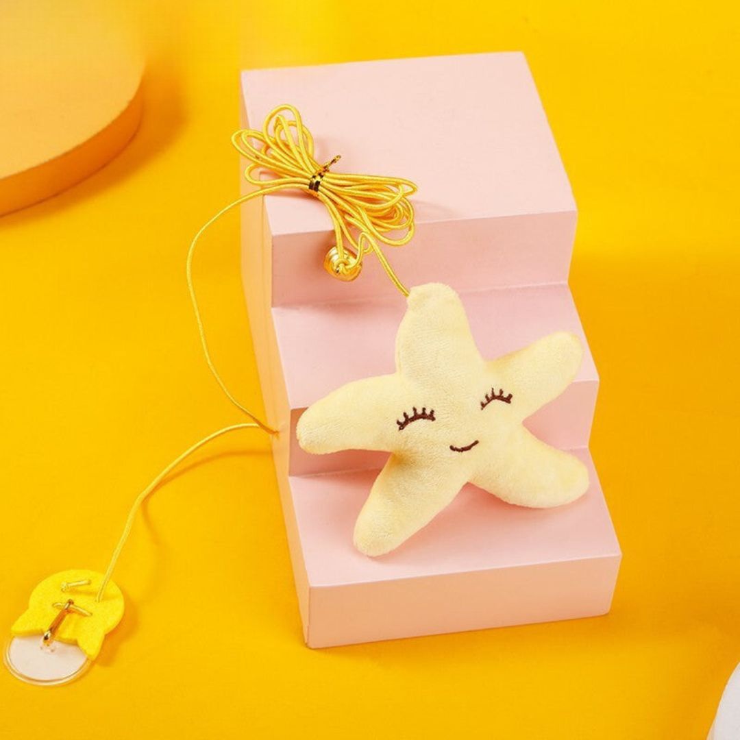 Katte legetøj hængende på døren ⎜ Fjedrende leg med fjer og klokke